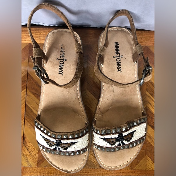 Minnetonka beaded leather strap on sandals 6 - Picture 4 of 8